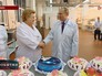 Владимир Путин во время посещения Самарского булочно-кондитерского комбината Владимир Путин во время посещения Самарского булочно-кондитерского комбината