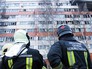 Спасатели МЧС на месте взрыва газа в многоквартирном доме в Санкт-Петербурге Спасатели МЧС на месте взрыва газа в многоквартирном доме в Санкт-Петербурге