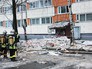 Спасатели МЧС на месте взрыва газа в многоквартирном доме в Санкт-Петербурге Спасатели МЧС на месте взрыва газа в многоквартирном доме в Санкт-Петербурге