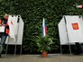 Строители аэропорта в Симферополе голосуют на выборах в Крыму Строители аэропорта в Симферополе голосуют на выборах в Крыму