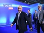 Владимир Путин во время посещения своего предвыборного штаба Владимир Путин во время посещения своего предвыборного штаба
