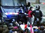 Полиция Испании задерживает протестующих Полиция Испании задерживает протестующих