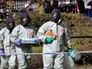 Полиция Великобритании в костюмах химзащиты Полиция Великобритании в костюмах химзащиты