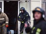 Пожарные на месте возгорания в торговом центре "Зимняя вишня" в Кемерово Пожарные на месте возгорания в торговом центре "Зимняя вишня" в Кемерово