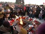 Цветы в память о погибших при пожаре в Кемерово Цветы в память о погибших при пожаре в Кемерово