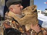 Руководитель центра передержки Виталий Ратнер и львенок Руководитель центра передержки Виталий Ратнер и львенок