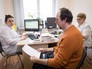 Пациент на приеме у врача в поликлинике Пациент на приеме у врача в поликлинике