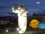 Фигура космонавта возле павильона "Космос" на ВДНХ Фигура космонавта возле павильона "Космос" на ВДНХ