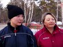 Удочерённая девушка и мама Удочерённая девушка и мама