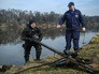 Во время очистки дна водоема от мусора в Москве Во время очистки дна водоема от мусора в Москве