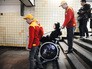 Лестничный подъемник "Скалолаз" для маломобильных пассажиров в метро Лестничный подъемник "Скалолаз" для маломобильных пассажиров в метро