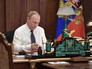 Избранный президент России Владимир Путин в рабочем кабинете Избранный президент России Владимир Путин в рабочем кабинете