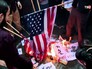 Жители Ирана сжигают флаг США Жители Ирана сжигают флаг США