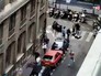 Момент нападения мужчины на прохожих в Париже Момент нападения мужчины на прохожих в Париже