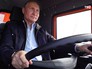 Владимир Путин за рулем "КамАЗа" открыл автомобильную часть Крымского моста Владимир Путин за рулем "КамАЗа" открыл автомобильную часть Крымского моста