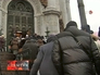 Очередь верующих в храм Христа Спасителя Очередь верующих в храм Христа Спасителя