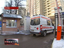 Скорая помощь въезжает на территорию больницы Скорая помощь въезжает на территорию больницы