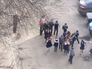 Детей выводят из захваченной школы в Отрадном Детей выводят из захваченной школы в Отрадном