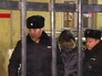 Полицейские ведут старшеклассника устроившего стрельбу в школе в Отрадном Полицейские ведут старшеклассника устроившего стрельбу в школе в Отрадном