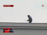 Снайпер на крыше здания в Киеве Снайпер на крыше здания в Киеве