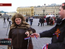 Московские студенты раздают ленточки с изображением триколора и надписью "Мы вместе" Московские студенты раздают ленточки с изображением триколора и надписью "Мы вместе"