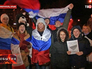 В Симферополе люди отмечают вступление Крыма в состав России В Симферополе люди отмечают вступление Крыма в состав России