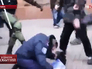 Радикалы из "Правого сектора" избивают милиционера Радикалы из "Правого сектора" избивают милиционера