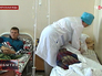 Врач осматривает больных Врач осматривает больных