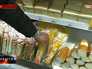 Сыры на прилавке в магазине Сыры на прилавке в магазине