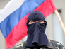 Боец самообороны у захваченного здания СБУ в Луганске Боец самообороны у захваченного здания СБУ в Луганске