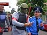 Начальник одесской милиции Дмитрий Фучеджи консультирует бойцов "Правого сектора" Начальник одесской милиции Дмитрий Фучеджи консультирует бойцов "Правого сектора"