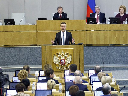 Председатель правительства Дмитрий Медведев выступает в Госдуме