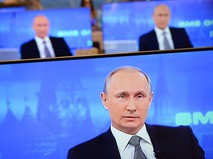 Владимир Путин во время "Прямой линии"