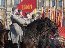 Торжественный марш, посвящённый 74-й годовщине Парада на Красной Площади 7 ноября 1941 года