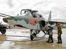 Подготовка штурмовика Су-25 ВКС России на авиабазе Хмеймим в Сирии к вылету в пункт постоянной дислокации на территории России