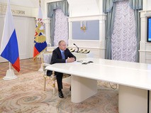 Владимир Путин во время видеоконференции по запуску отгрузки первого танкера с нефтью на ямальском месторождении "Новопортовское" через новый терминал "Ворота Арктики"