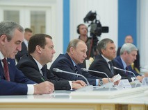 Владимир Путин проводит встречу в Кремле с лидерами партий, прошедших по итогам выборов в Госдуму