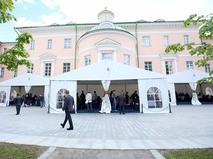 Приём жителей по вопросам о программе реновации в парке парламентско-общественного центра