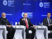 Владимир Путин принимает участие в пленарном заседании Санкт-Петербургского международного экономического форума - 2017