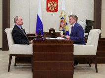 Владимир Путин и председатель правления Сбербанка России Герман Греф