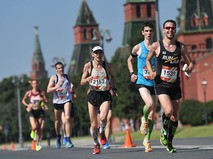 Участники полумарафона "Лужники" в Москве