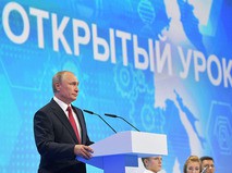 Владимир Путин выступает на всероссийском открытом уроке "Россия, устремлённая в будущее"