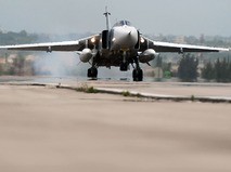 Российский Су-24 на авиабазе Хмеймим в Сирии