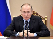 Владимир Путин на совещании с членами правительства