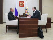 Владимир Путин и министр природных ресурсов и экологии РФ Сергей Донской