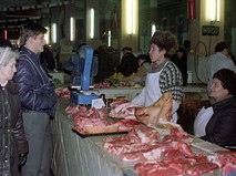 Продажа мяса на рынке. 1990 год