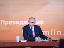 Владимир Путин во время большой ежегодной пресс-конференции