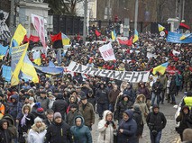 Сотни людей вышли на улицы Киева с требованием импичмента Петру Порошенко