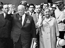 Никита Хрущёв с супругой во время визита в Египет