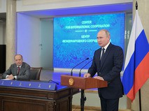 Владимир Путин встретился с представителями штаба по обеспечению безопасности ЧМ по футболу 2018